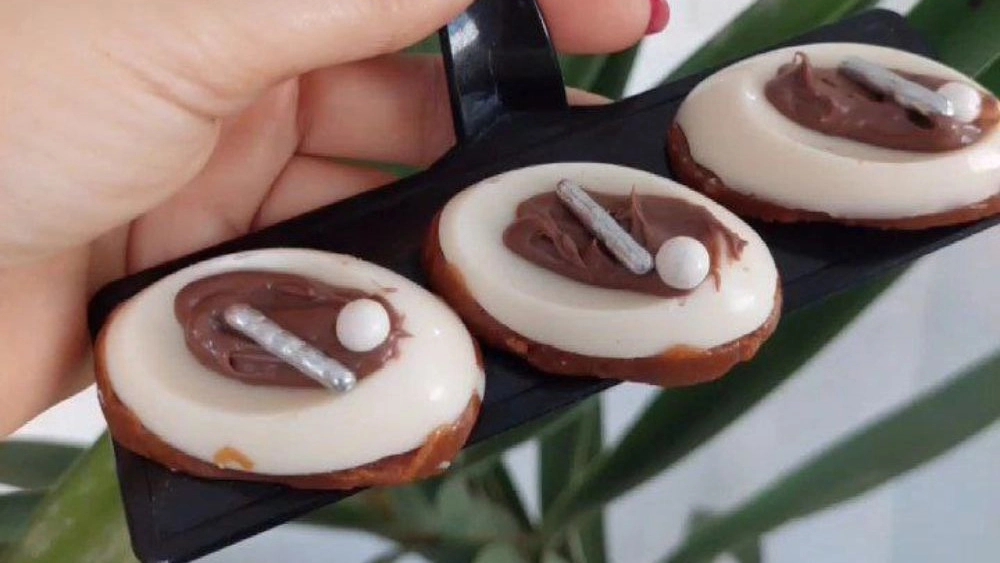 Learning how to bake chocolate biscuits at Nilufar cooking school