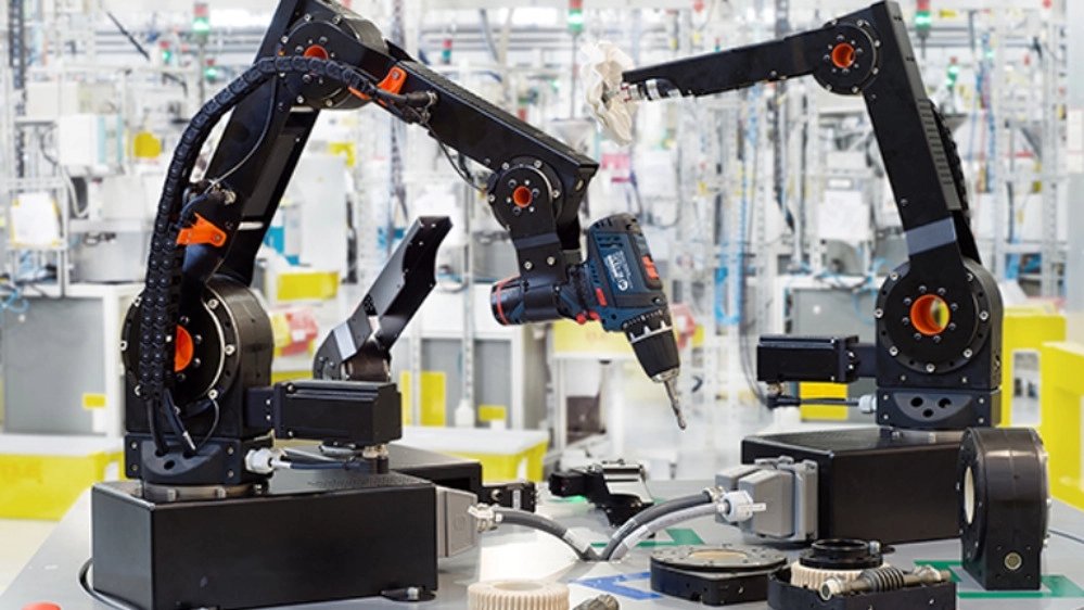 Pars Gostar Robotics Company, manufacture of plastic injection robot and cartrain in Tehran