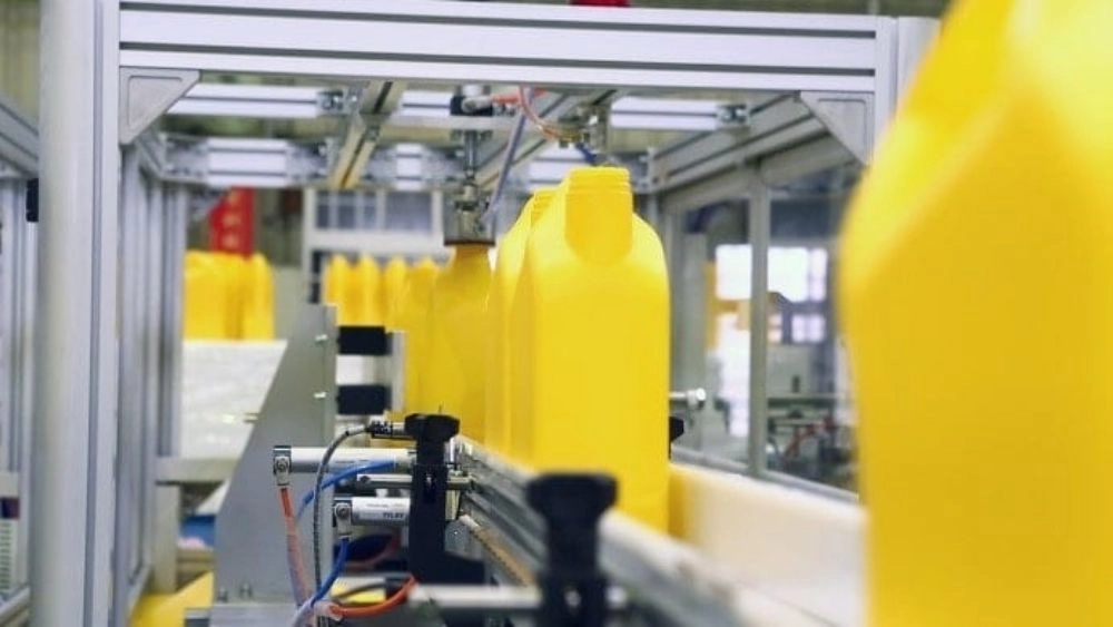 Making a plastic injection robot
