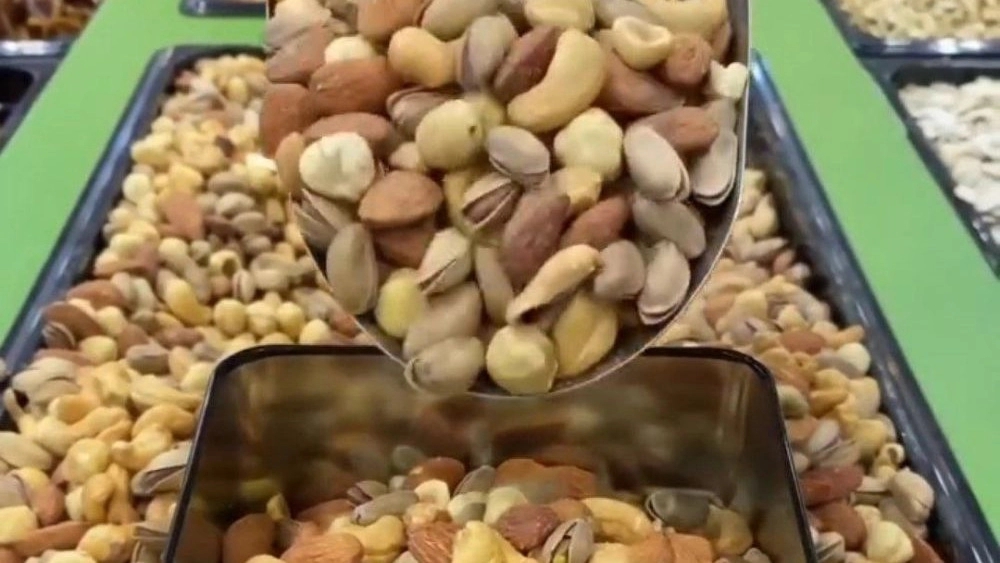 Sarbadaran dry fruit, selling saffron, barberry nuts and spices in Tehran