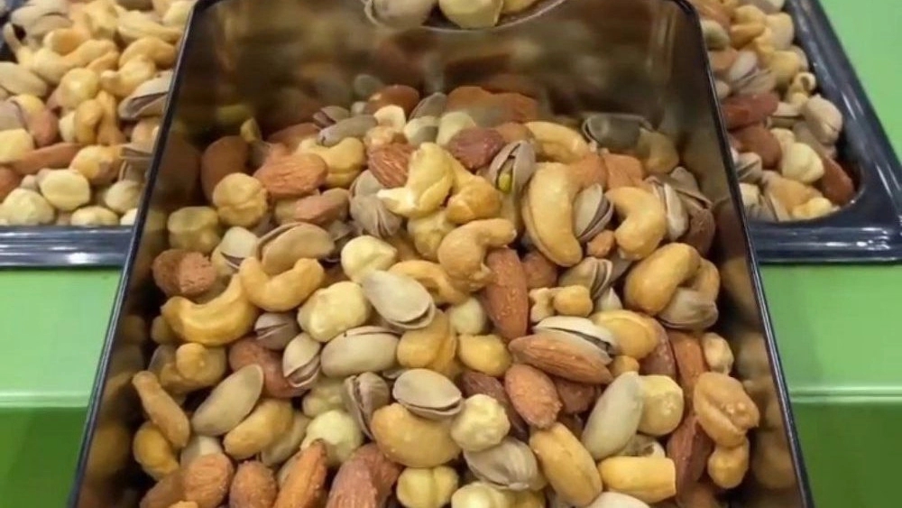 Sale of 4 nuts in Sarbadaran Dry Bar