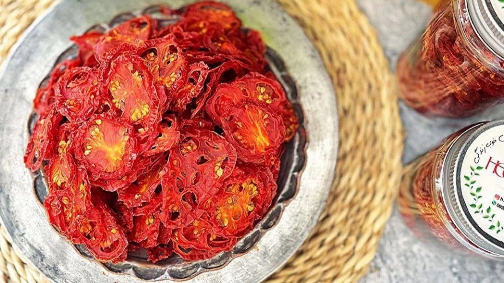 Selling dried tomatoes in Himazar store