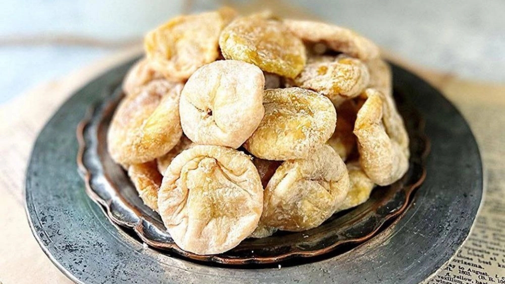 Selling dried figs in Tabriz
