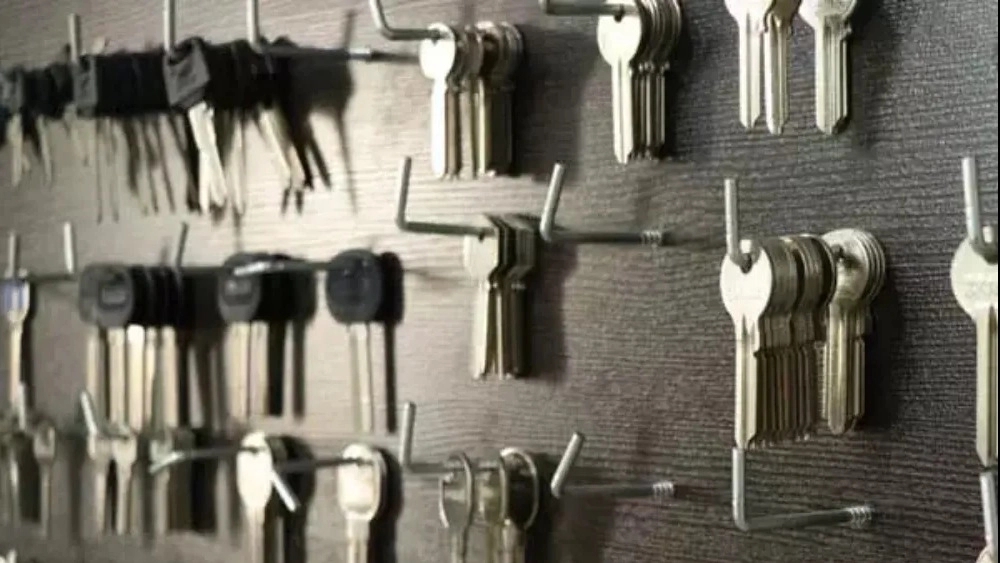 Production and sale of all kinds of keys and locks in Lavasan