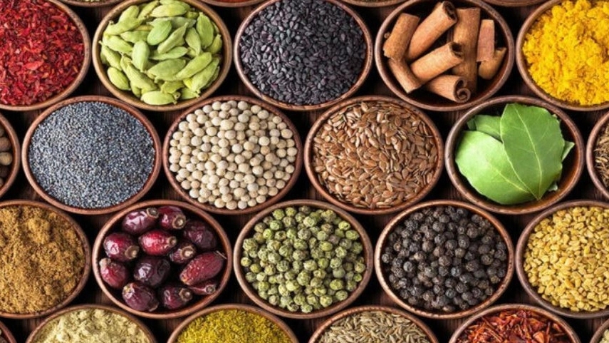 Teaching how to make mixed spices