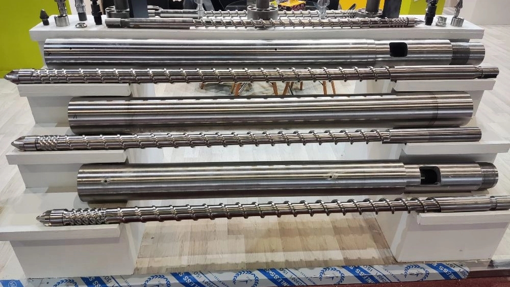 Mardon cylinder production of plastic injection machine