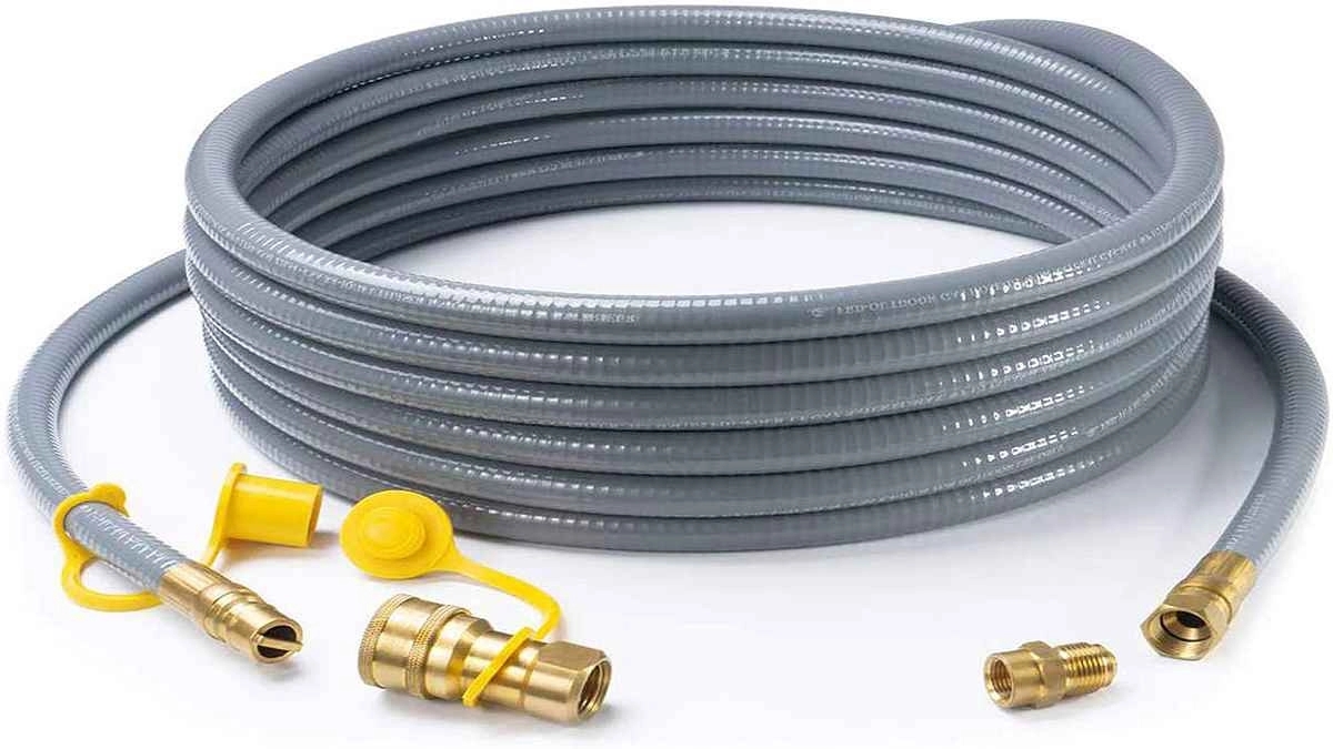 What is the difference between water and gas hose?
