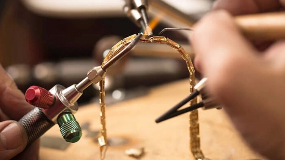 Making gold and jewelry in Dezful