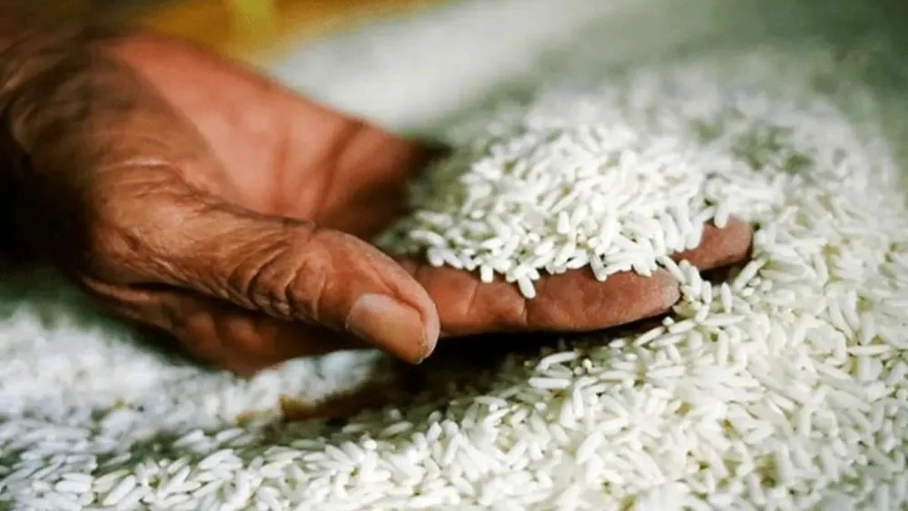 Buying rice from Astana Ashrafieh