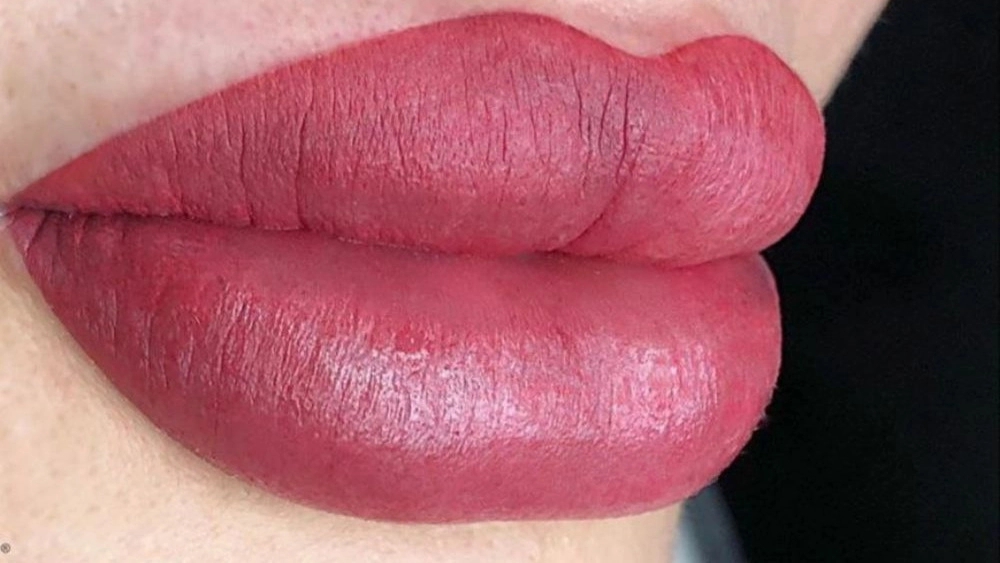 Lip contouring and shading services in Tehran