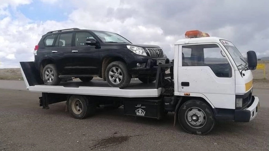 شاحنة سحب حسينبور، حاملة سيارات في حدود بازركان