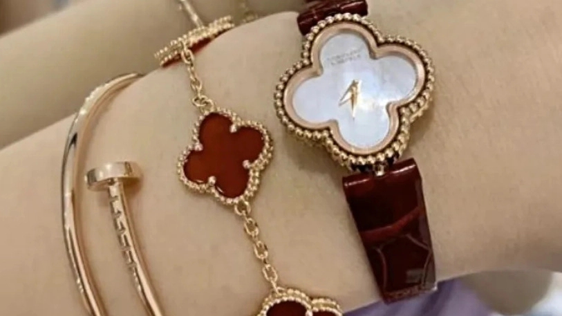 Selling half a set of Vancliffe bracelets in Khomeini, Isfahan