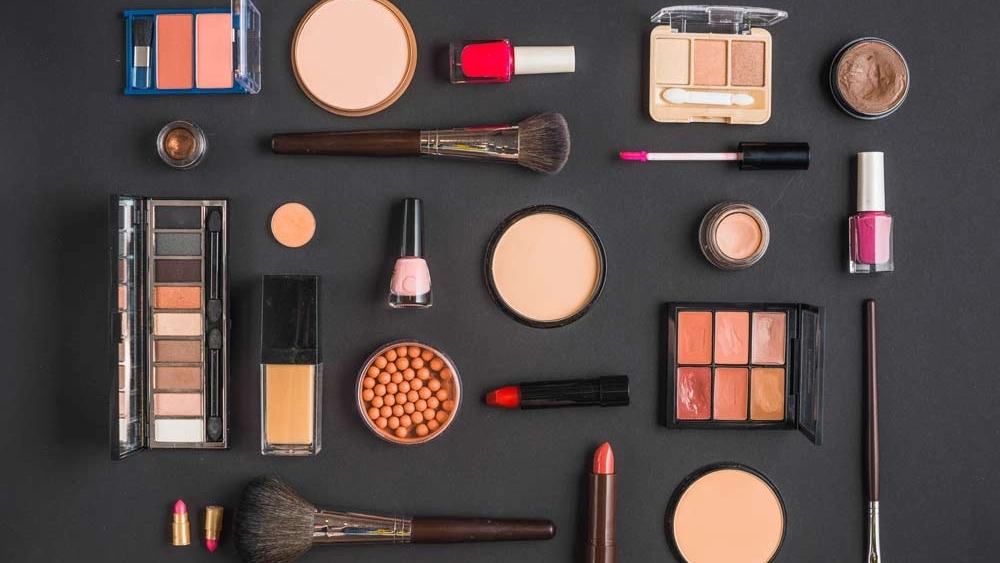 Danje cosmetics, selling all kinds of cosmetic products in Gilan
