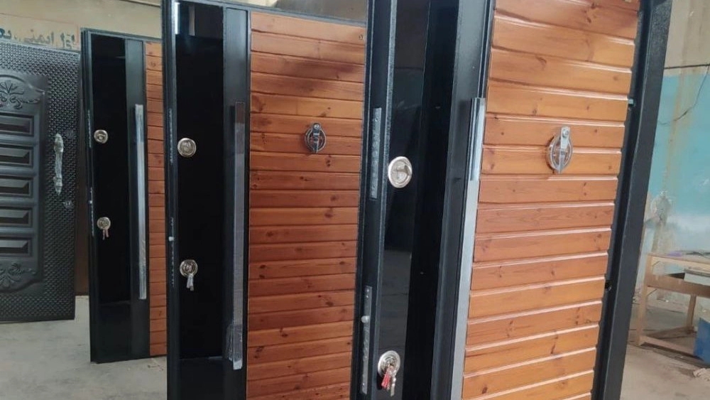 Maral door, production of all kinds of anti-theft doors with Laminox metal top and cnc in Tehran Saveh