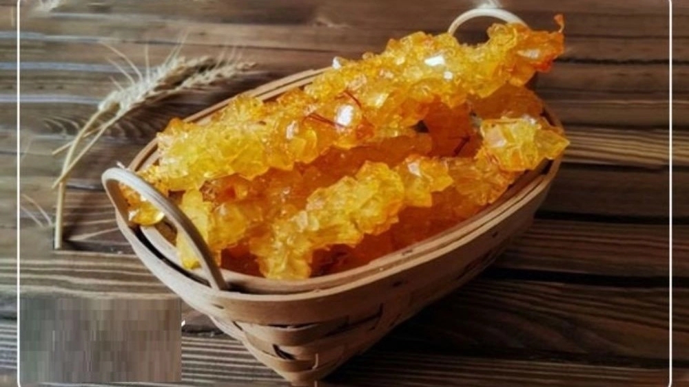 Selling all kinds of sweets in Yazd