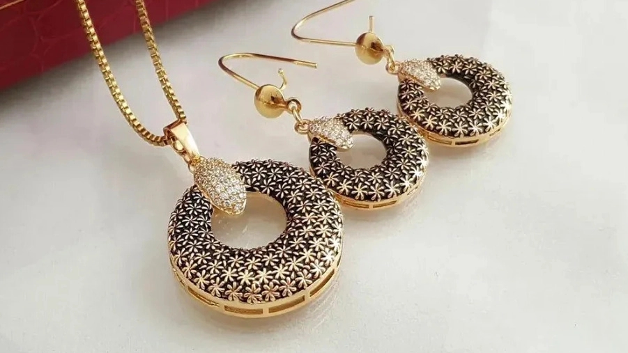 Design and sale of gold half set in Tabriz