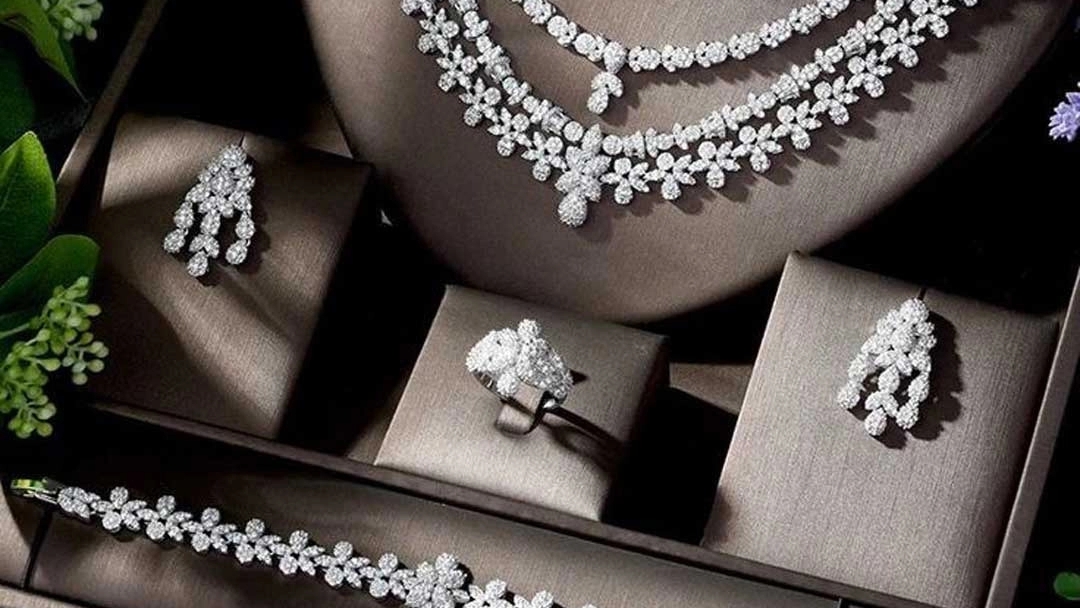 Buying bridal gold service