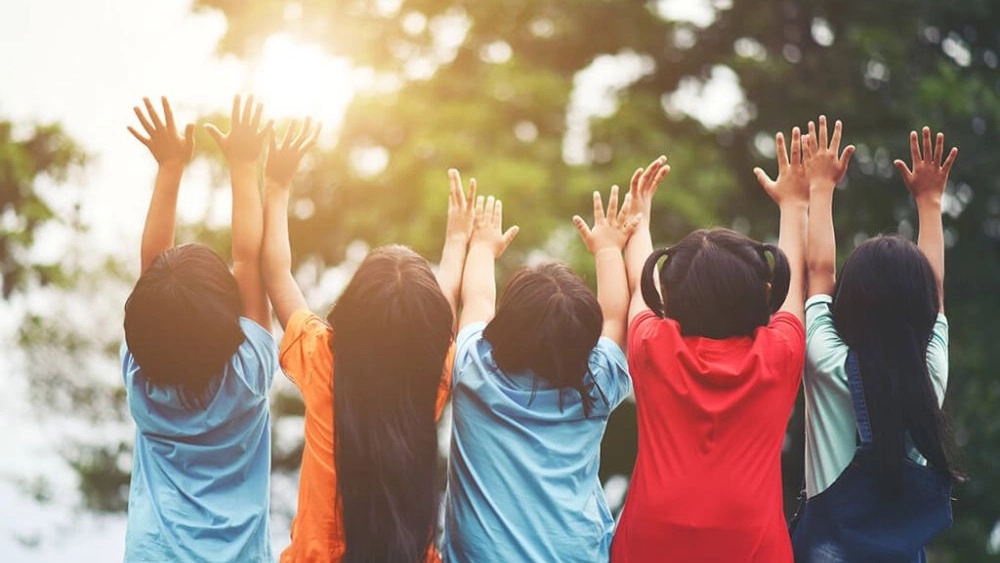 What are the characteristics of happy children?