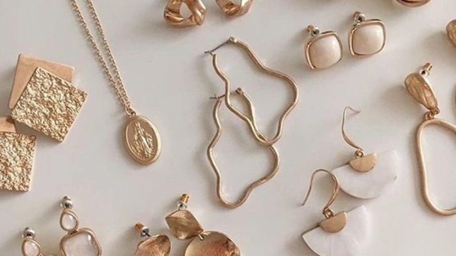 Nika store, sales and distribution of accessories in Lahijan
