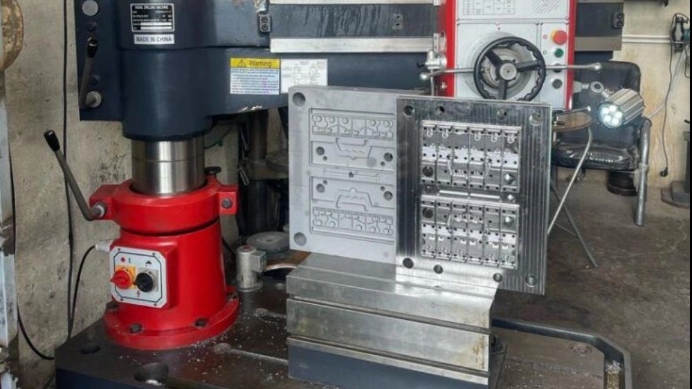 Kharazian Molding, manufacture and sale of all kinds of industrial molds in Tabriz