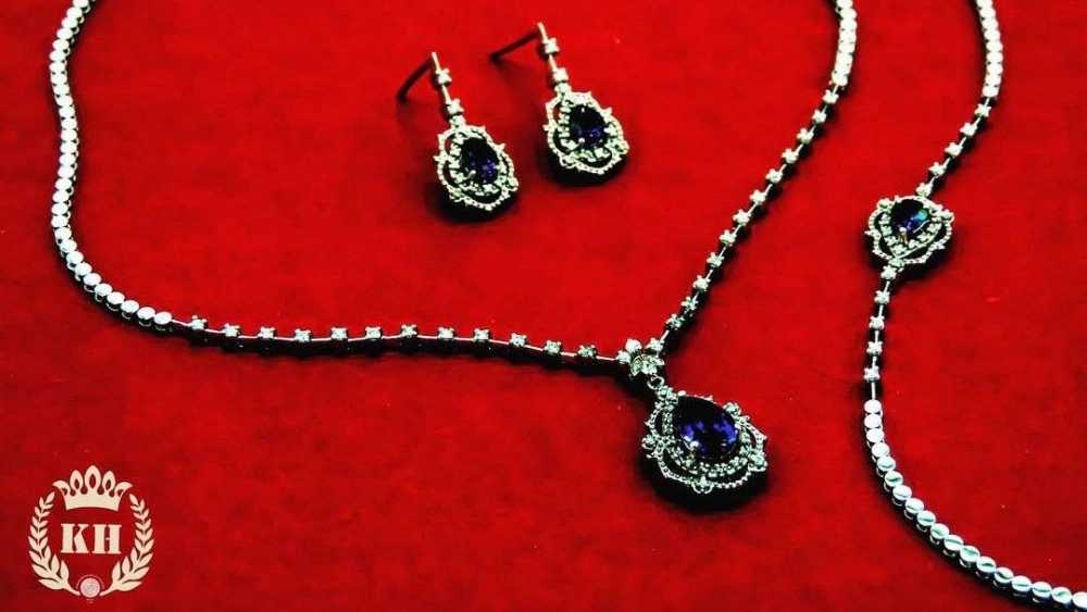 Jawaheri Khormian, ordering and selling diamond rings and jewelry necklaces in Isfahan