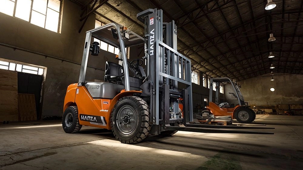 Liftong, buying and selling and repairing forklift trucks in Karaj