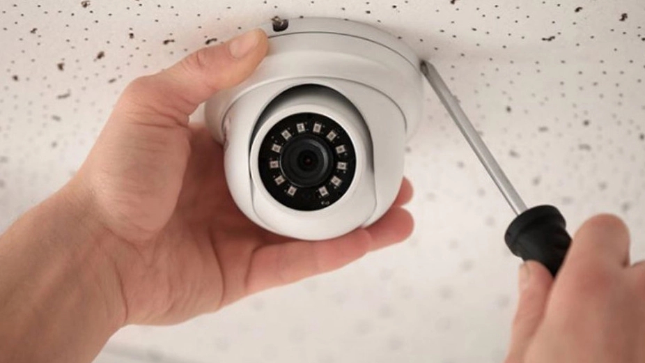 Installing a security camera in Rasht