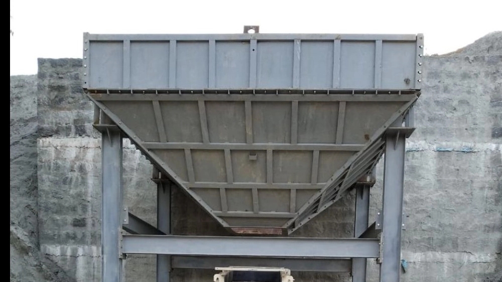 Crusher line hopper