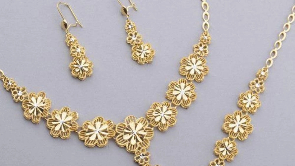 Sale of gold service at Khodakarm Mohammadi gold shop