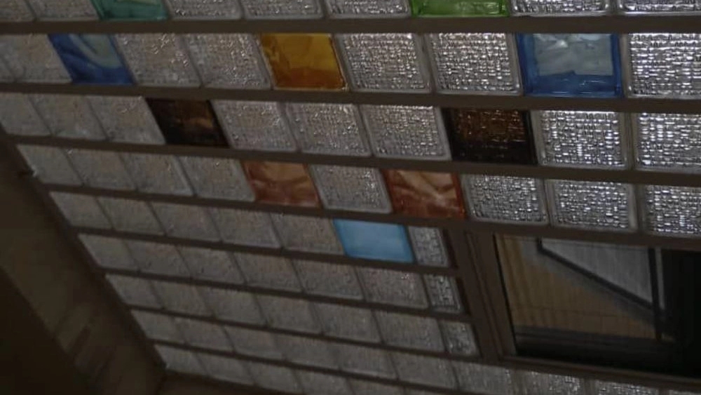 Installation of glass block in the ceiling