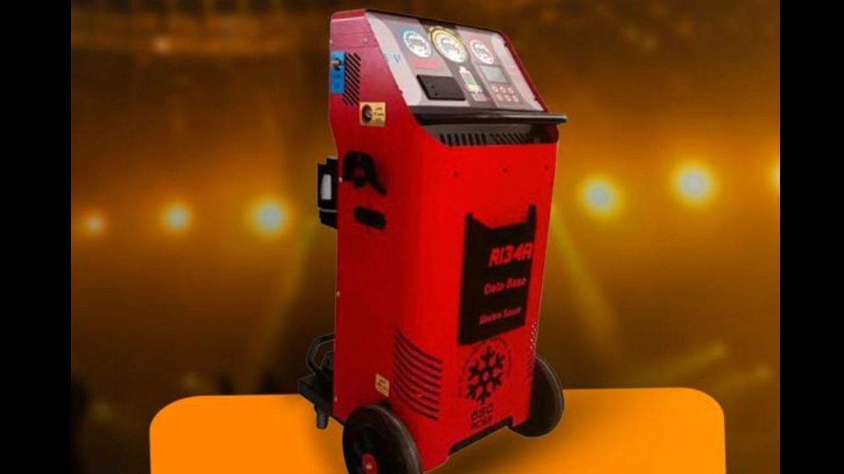 Fully automatic smart device for gas cooler charging