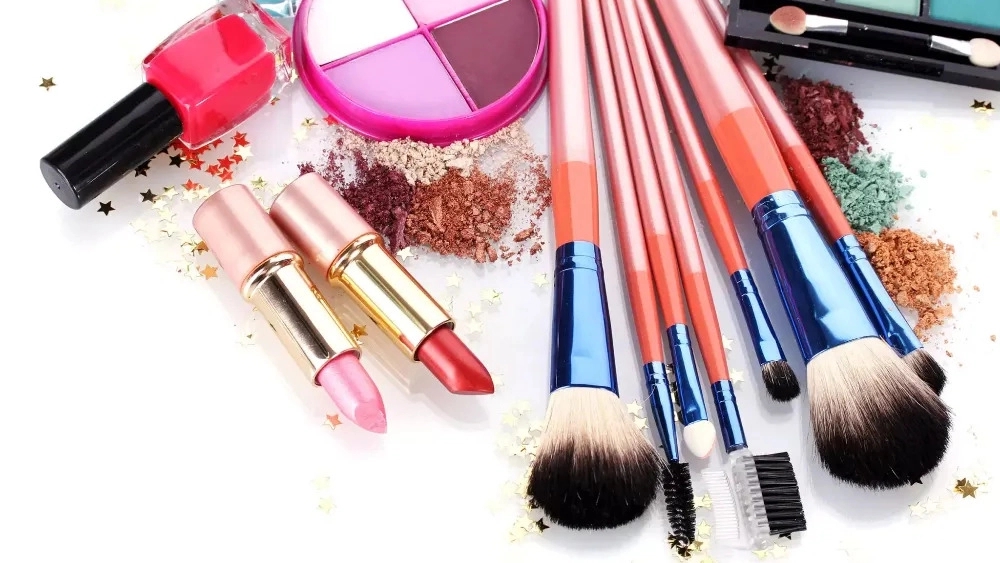 Selling cosmetics in Rasht
