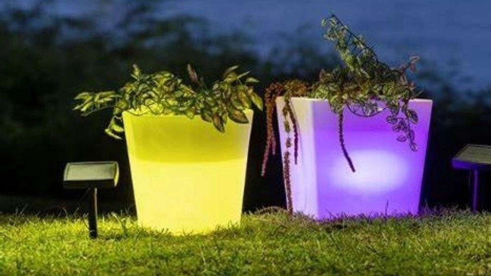The advantages of Azin Poly Noor Mohammadi light vases
