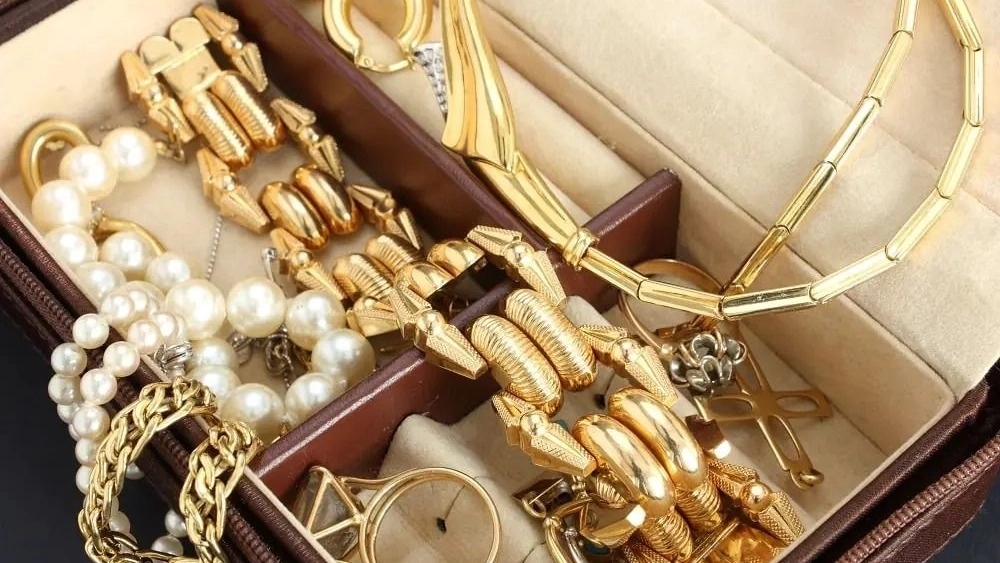 All kinds of gold jewelry