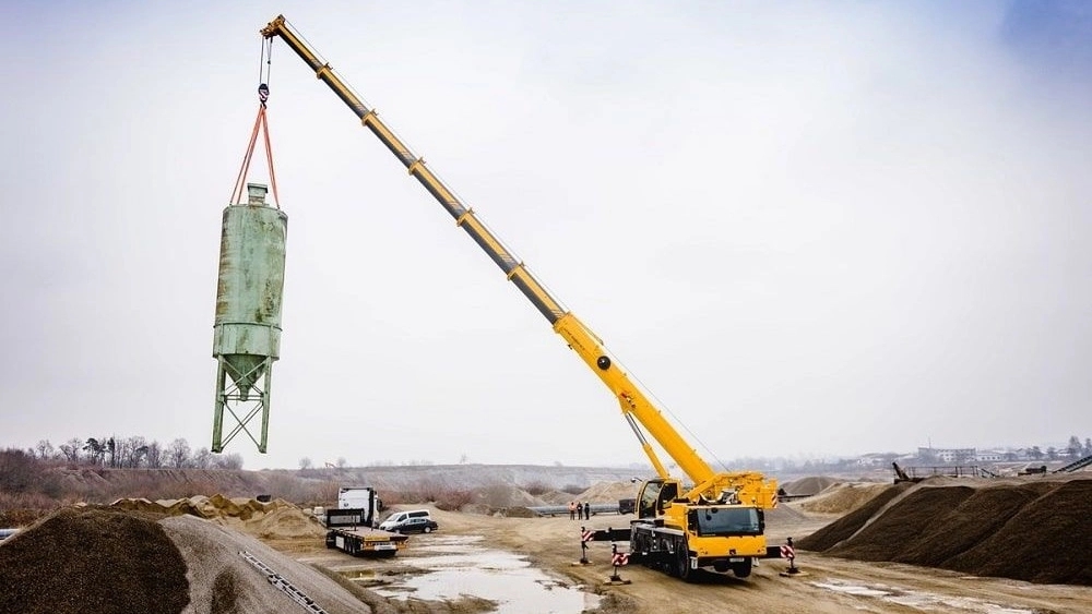 Floor crane rental in the transportation of heavy machinery in Ahvaz