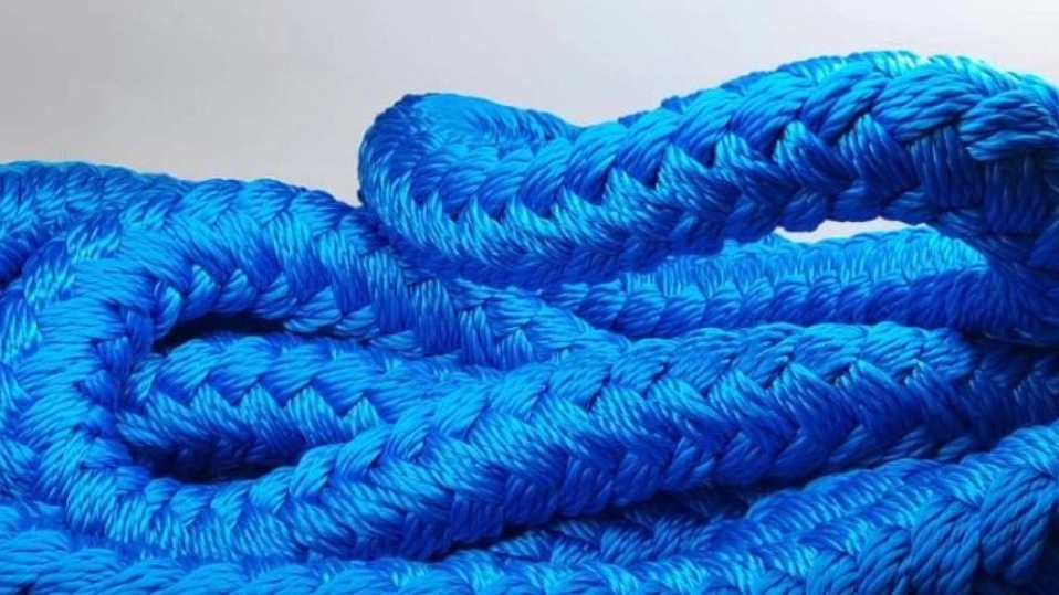 Sale of silk ropes in Yazd