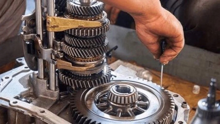 تعمیر گیربکس در تعمیرگاه اتومبیل مرتضی