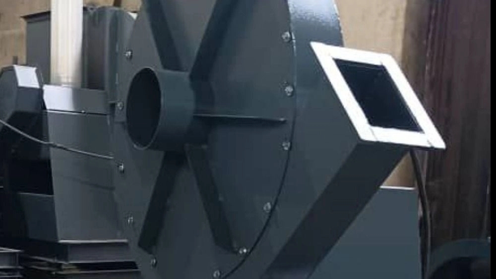 What is the difference between fan and blower?