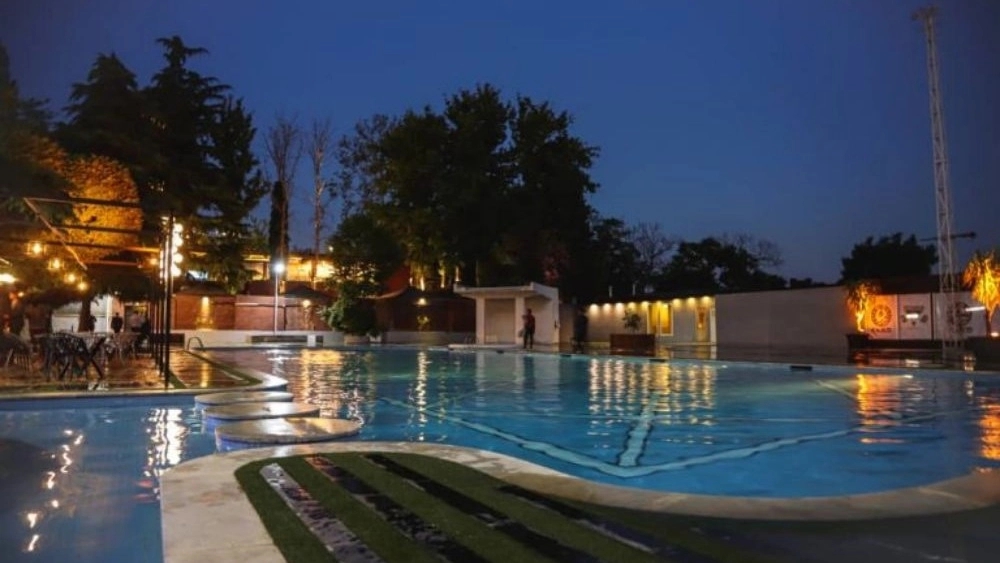 Four -seasons pool in Tehran