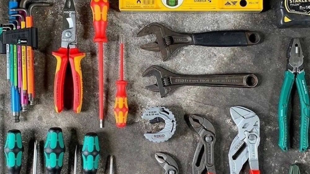 Behnam building supplies, selling electrical appliances and tools in Parand