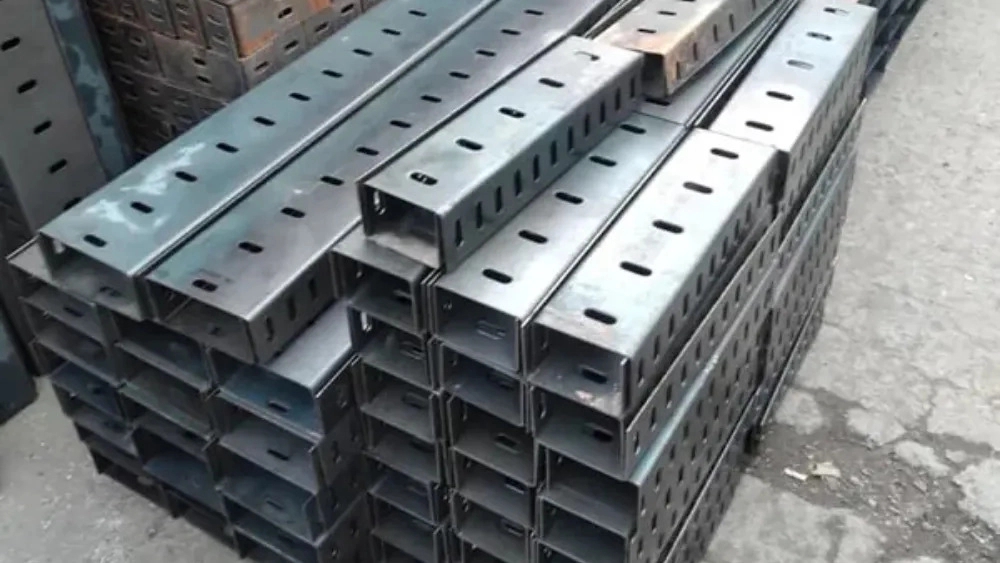 Araz Wallpaign, Bed Rebar and Dislevable Lodge in Kerman