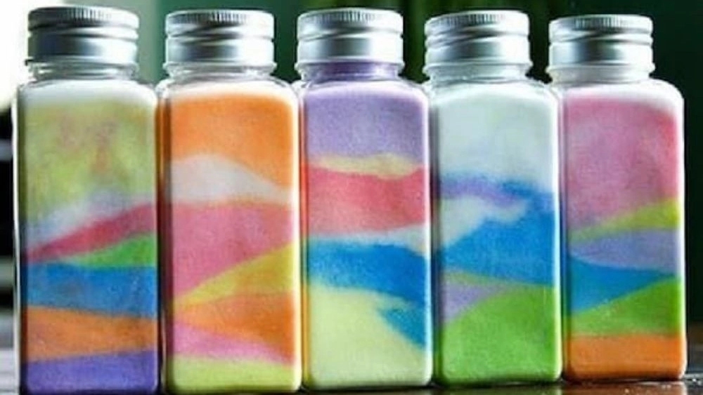The properties of orally colored salt
