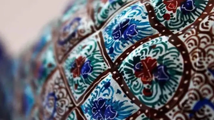 Traditional and modern handicrafts at Isfahan Sewing School