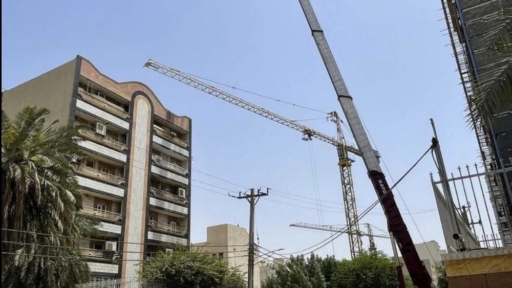 Initial to starting the tower of Crane Tower 2 tons at a height of 2 meters by 2 tons of Kato