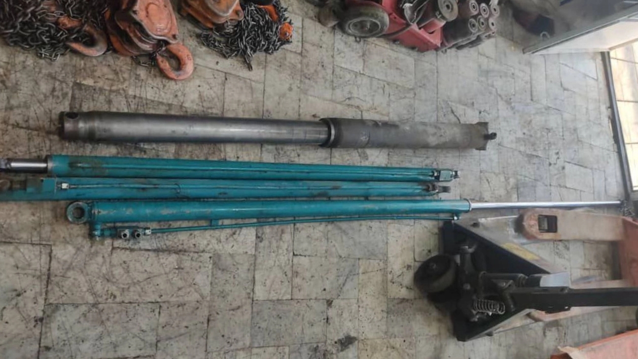 Hydraulic jack repairs