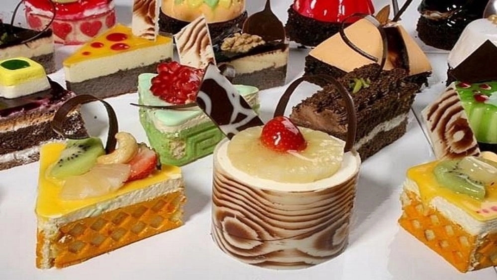 Basil School, Training of sweets and cakes in Bam