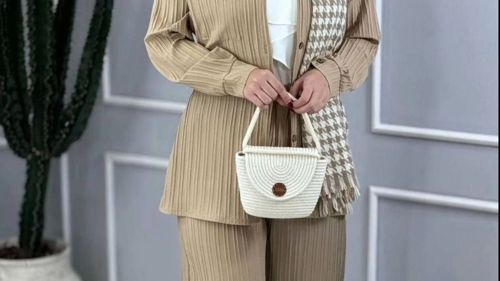 Comprehensive Paperback Guide Stylish and Suitable for Women's Style; Suggestions for Iran Bano Gallery