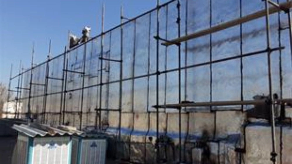 Scaffolding and Isogam Tavakol, bitumen isogam installation of scaffolding