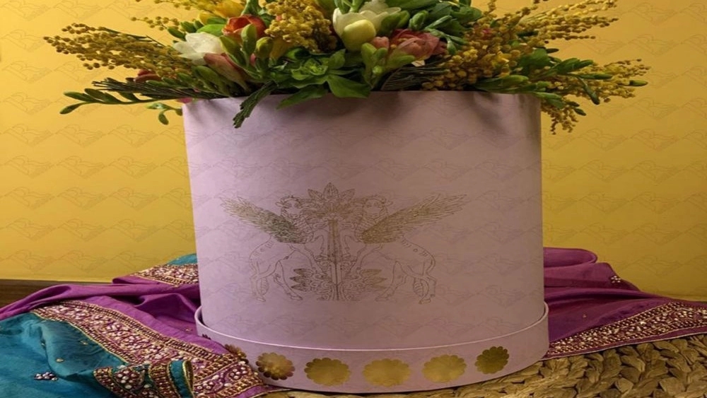 Boxing and cylindrical box for flowers