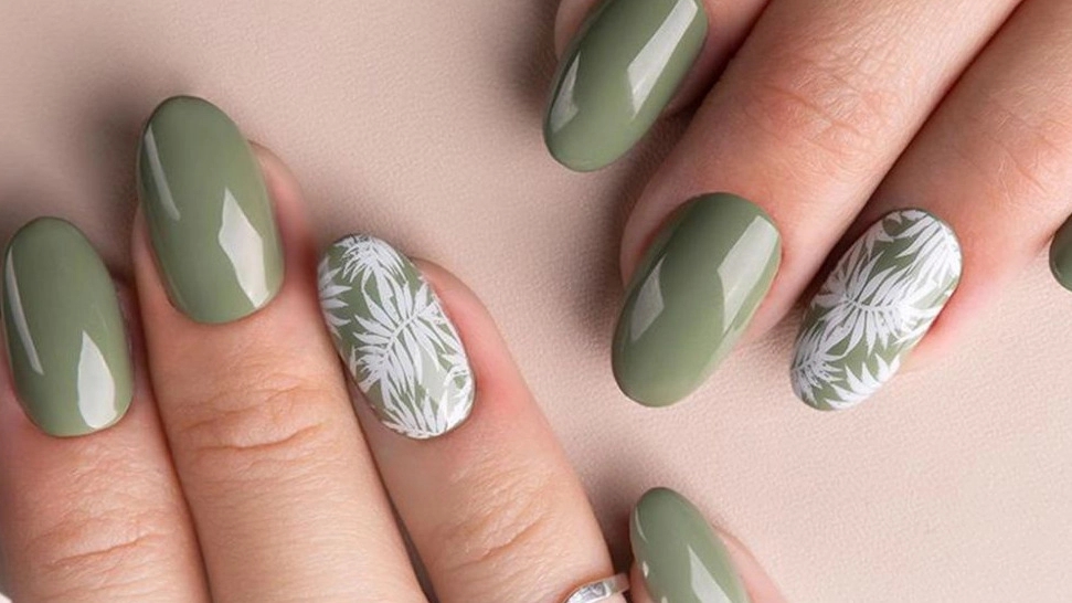 Mobina Nail Planting, Nail Planting Services in Kermanshah